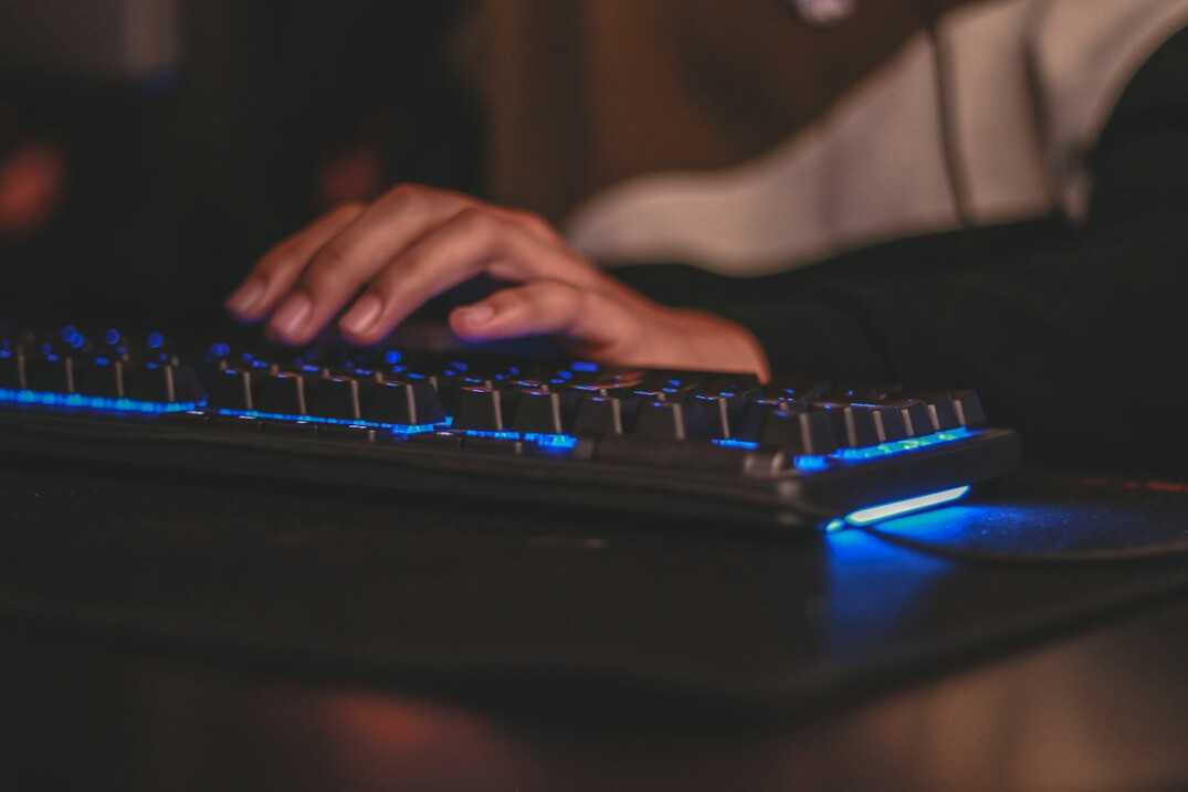 child typing on keyboard